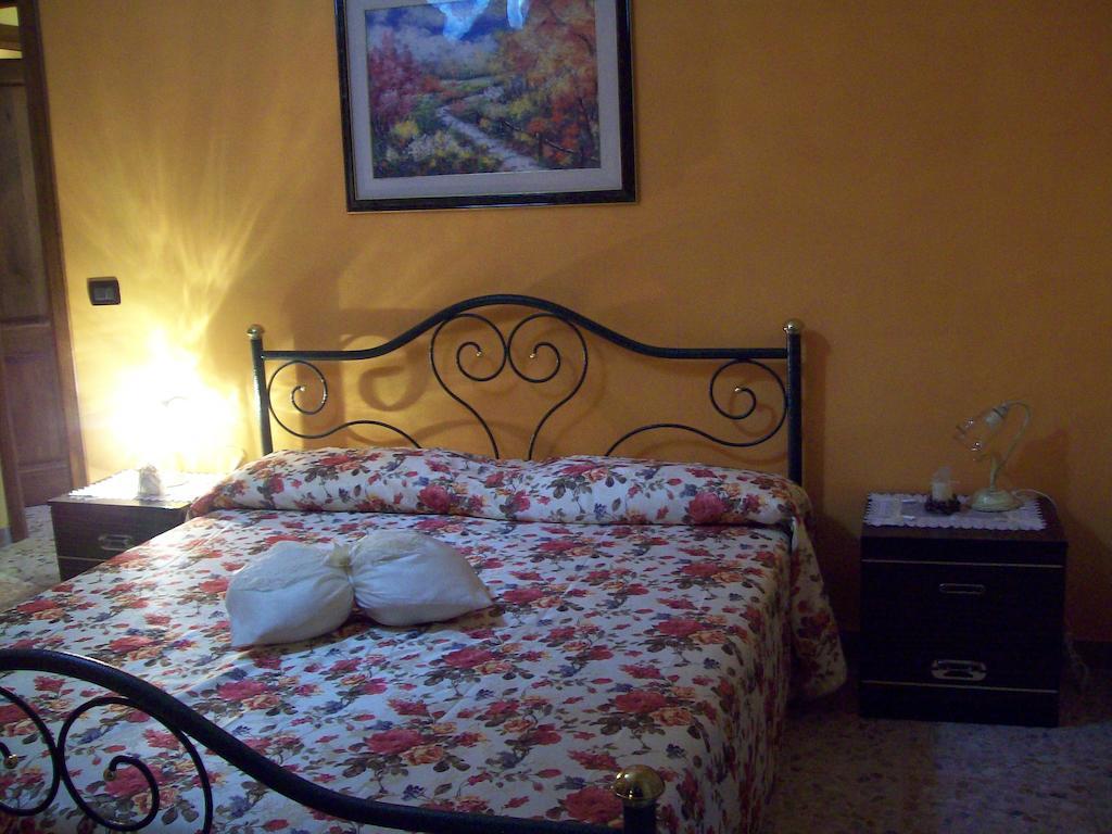 Colle di Tora B&B Il Tulipano Sul Lago الغرفة الصورة
